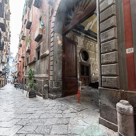 Via Atri 37 Nápoly