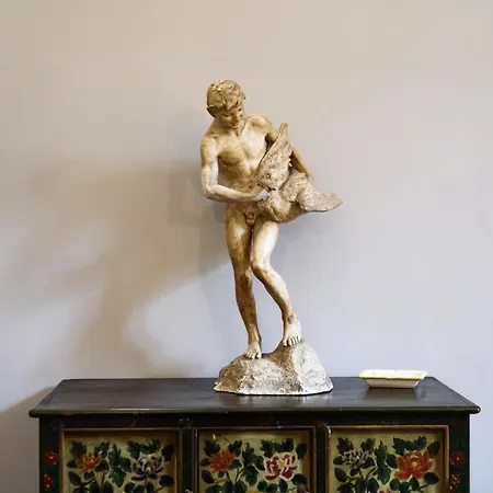 Via Atri 37 * Neapol