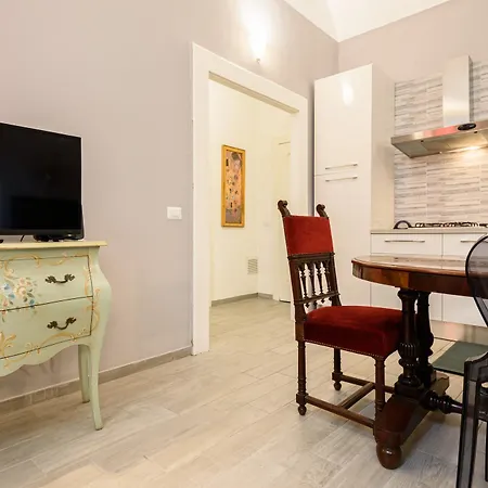 Apartman Via Atri 37 *