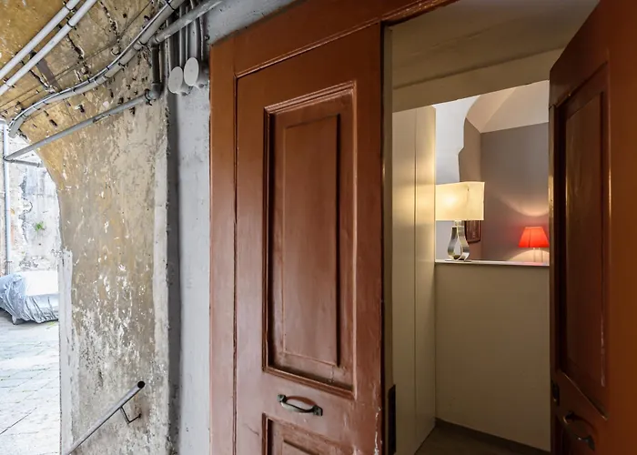 Via Atri 37 Nápoles