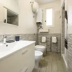 Via Atri 37 نابولي