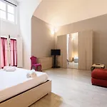 Via Atri 37 نابولي